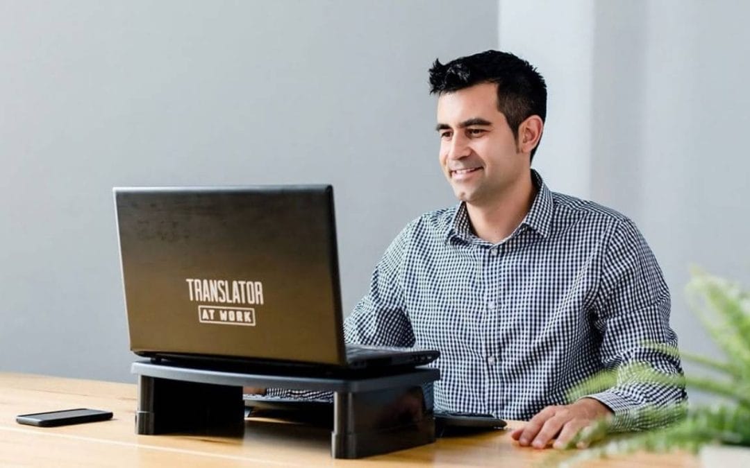 Profesionales trabajando en un espacio de coworking en Almería que muestra un entorno colaborativo, moderno y productivo.